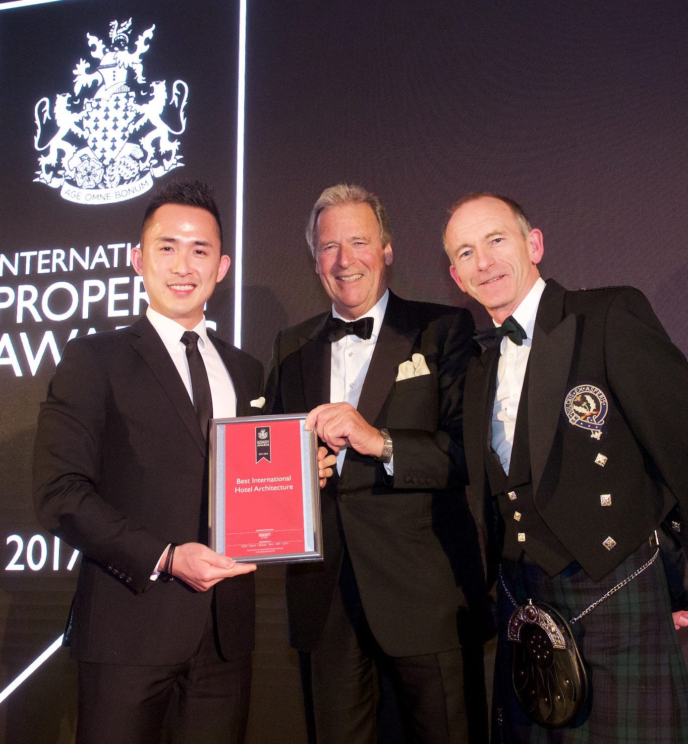 testimonials-awards-picture